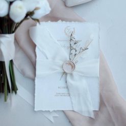 Faire Part Mariage Romantique avec Détails Dorés et Ruban