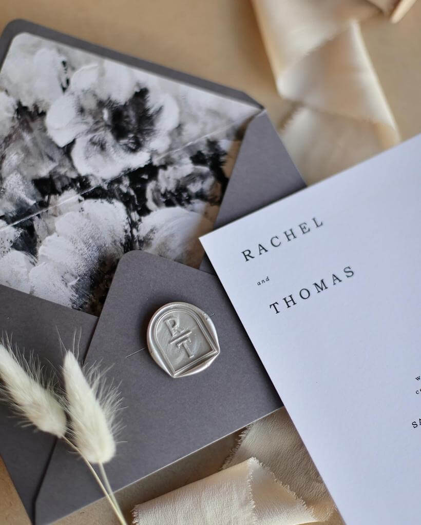 Faire Part Mariage avec Enveloppe Violette et Détails Floraux – Image 2